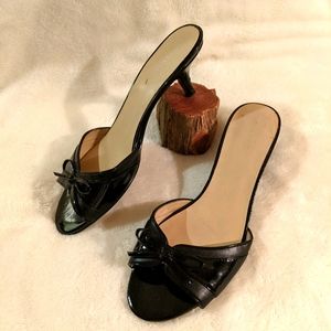 Nine West Black with bow and kitten heel size 9
